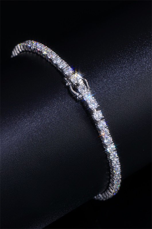 A tennis chain in which Moissanite is prong - set in 925 silver