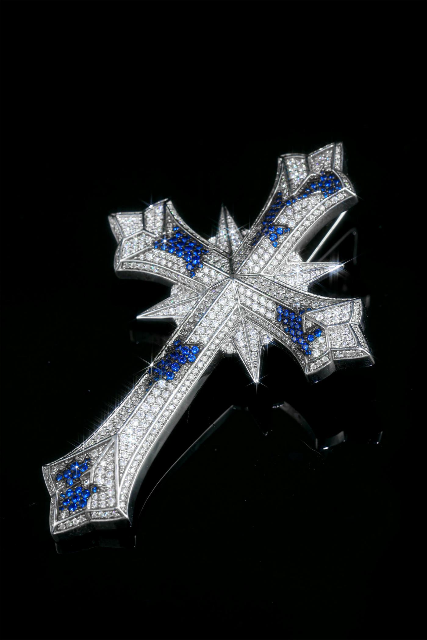 Silver-encrusted Moissanite Vintage Cross