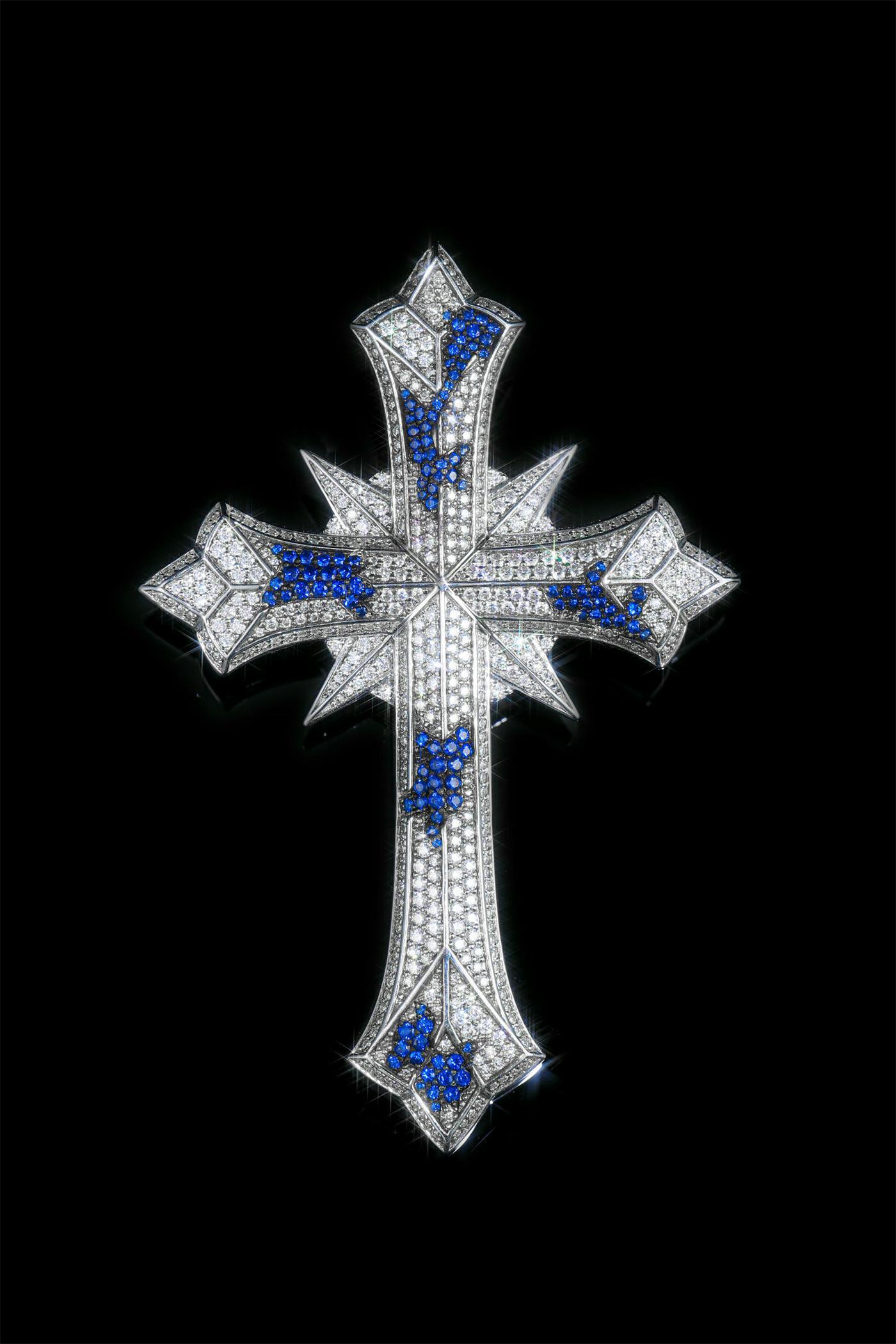 Silver-encrusted Moissanite Vintage Cross