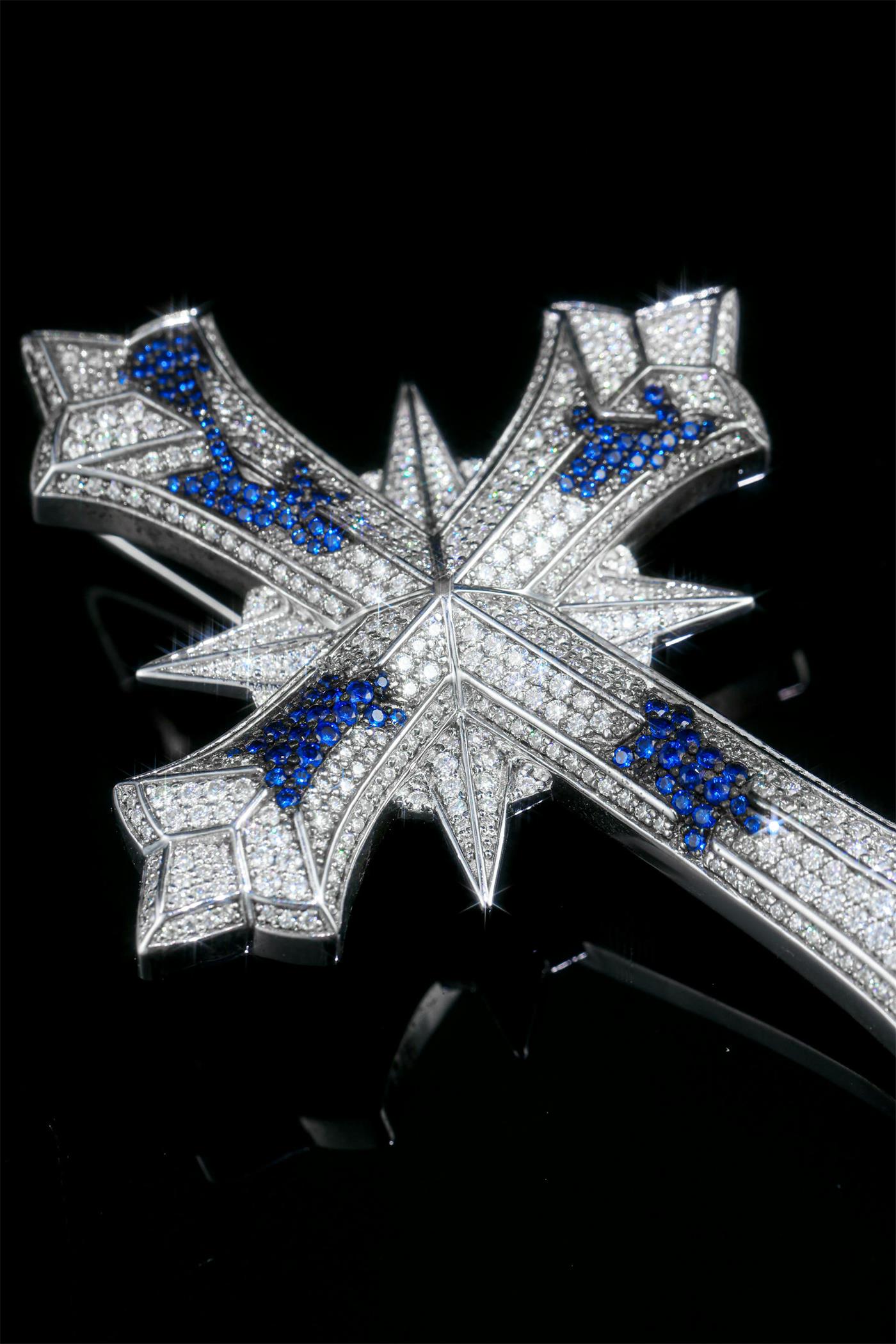 Silver-encrusted Moissanite Vintage Cross